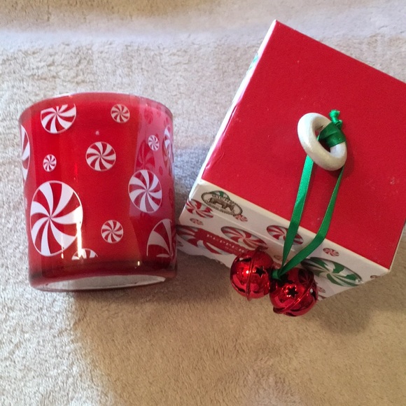 Peppermint Swirl Soy Wax Scented Candle  NWT 6.5oz - Picture 8 of 12